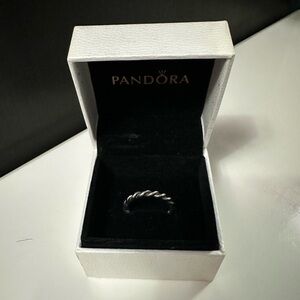 Pandora intertwined twist ring